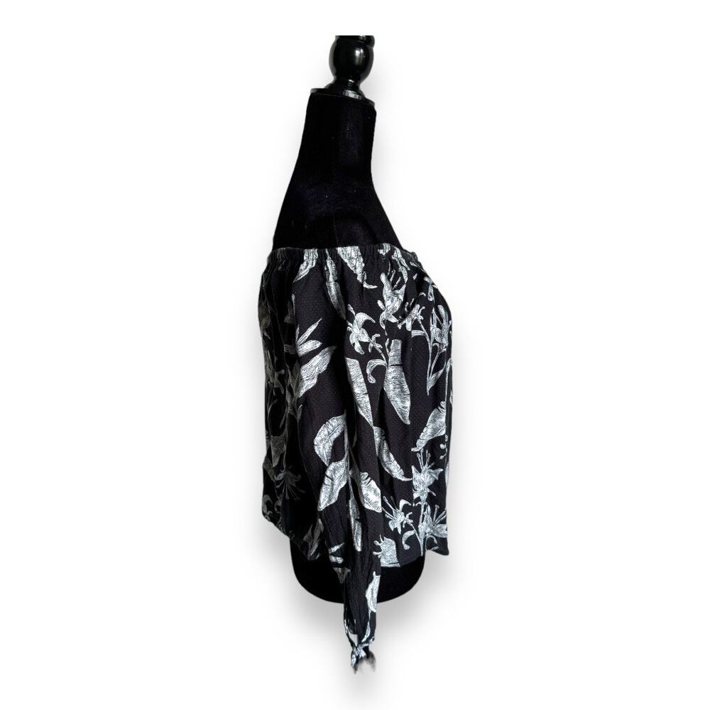Roxy Womens Blouse Sz L Off Shoulder Floral Black White Textured Dotted Fabric - Picture 5 of 9